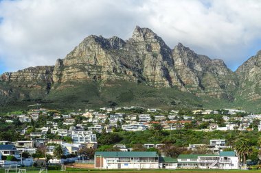 Resort view from Camps Bay Beach, Camps Bay, Cape Town, Western Cape Province, Güney Afrika Cumhuriyeti