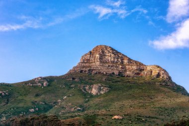 Cape Town 'daki Lion' s Head dağı kendini Batı Burnu 'nda bulan bir maceracı için en çok ziyaret edilen yerlerden biridir.