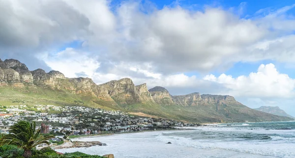 stock image Camps Bay  is an affluent suburb of Cape Town, South Africa, and the small bay on the west coast of the Cape Peninsula after which it is named. In summer it attracts many South African and foreign visitors