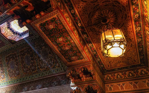 Marakeş, Fas, Afrika 'daki güzel Bahia sarayının içi.