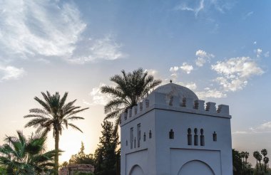 Kubba Fatima Zohra Koutoubia Camii 'nin yanında, Marakeş' in en büyüğü. Djemaa EL Fna Meydanı