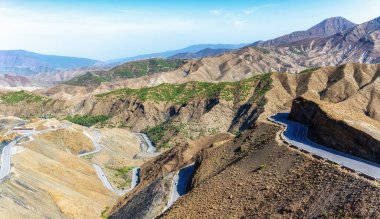 Yol bir dağ yoluyla geçmek Atlas Dağları, Fas