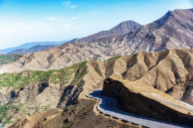 Yol bir dağ yoluyla geçmek Atlas Dağları, Fas