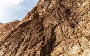Todgha Gorge veya Gorges du Toudra, Fas 'ın Tinerhir kenti yakınlarındaki Yüksek Atlas Dağları' nda bulunan bir kanyondur. Bir dizi kireçtaşı nehir kanyonu ya da Dades Nehirleri 'nin Vadi ve komşusu.
