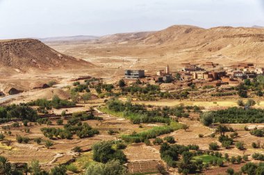 Fas, Kuzey Afrika. Ait Benhaddou yakınlarındaki vadi. Sahra ve Marakeş arasındaki eski kervan yolu.