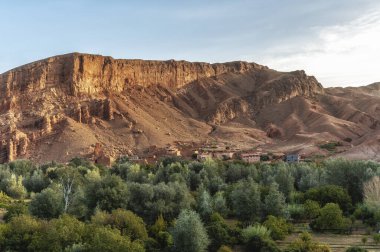 Dades Vadisi, Atlas Dağları, Fas 'taki Maymun Parmaklar ya da Maymun Pençeleri adında bir dağ sırtı. Fas 'ta Tatil.