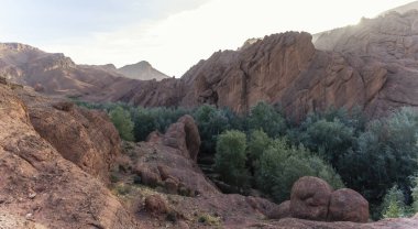 Dades Vadisi, Atlas Dağları, Fas 'taki Maymun Parmaklar ya da Maymun Pençeleri adında bir dağ sırtı. Fas 'ta Tatil.