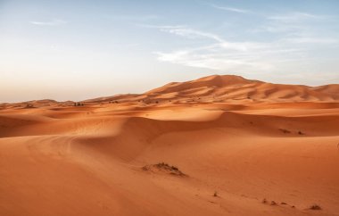 Sahra Çölü kum tepeleri, Erg Chebbi, Fas.