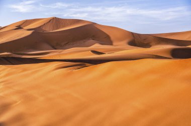 Fas, Kuzey Afrika 'daki Sahra Çölü' nde güzel kum tepeleri