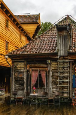 Bergen Limanı 'ndaki renkli Bryggen ortaçağ evleri Hanseatic Ligi ile ilişkilendiriliyor.