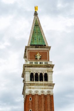 St Mark 's Campanile, Venedik, İtalya' daki St. Mark Bazilikası 'nın çan kulesi.