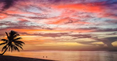 Grand Anse Sahili üzerinde alacakaranlık, St George 's, Grenada
