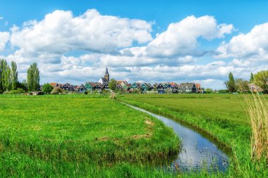 Hollanda Marken Adası Waterland, Ijsselmeer veya eski adıyla Zuiderzee, içinde güzel tipik balıkçı köyü evleri