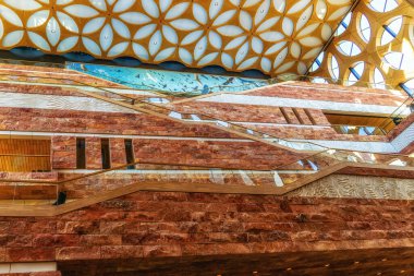 Leiden, Hollanda, 4 Mart 2022: Leiden 'deki Naturalis Biyolojik Çeşitlilik Merkezi Müzesi' nin çağdaş eşsiz iç mimarisi