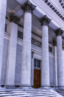 Kışın Senato Meydanı 'nda Aziz Niklas Katedrali, Helsinki, Finlandiya