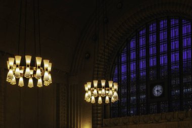 Rautatieasema Tren İstasyonu Helsinki, Finlandiya 'da İç Lamba Işıkları.