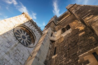 Katedral Santa Maria Maior de Lisboa (olarak da bilinen Se de Lisboa). En eski ve ünlü kilisenin Lizbon, Portekiz