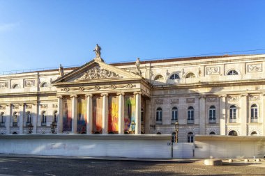 Lizbon, Portekiz - 01 Şubat 2024: Portekiz Ulusal Tiyatrosu veya Portekiz 'in merkezindeki Praca Dom Pedro Meydanı' ndaki Teatro Nacional D Maria