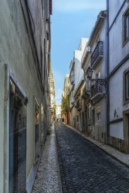 Orta Çağ Alfama, Portekiz 'deki dik Lizbon caddelerinin manzarası