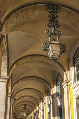 Placa do Comercio, Lizbon, Portekiz 'deki tarihi binanın önü kapalı.