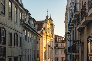 Eski şehir manzarası, tipik Portekiz mimarisi. Lizbon, Portekiz