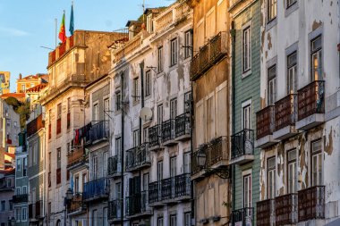 Eski şehir manzarası, tipik Portekiz mimarisi. Lizbon, Portekiz