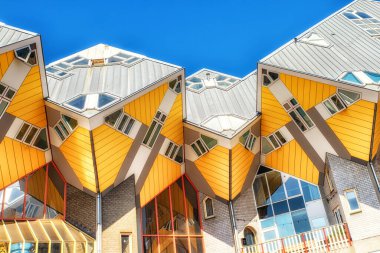 Rotterdam, Hollanda 'daki sarı kübik evler. Rotterdam 'daki 