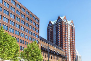 Rotterdam, Hollanda 'daki modern gökdelen ve resitaller