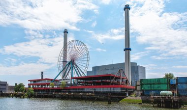 Rotterdam, Hollanda 'da inşa edilen bir lunaparkın cazibesi.