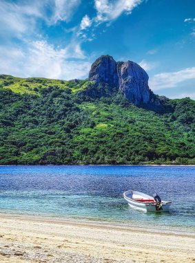 Fiji Güney Pasifik 'teki Kuata Adası açıklarında bir tekne.