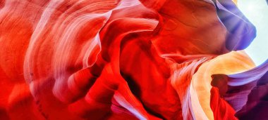 Antilop Kanyonu 'ndaki aşınmış Navajo Kum Taşı' nın Güzelliği, Arizona, ABD, Page, Arizona, Amerika Birleşik Devletleri 'ndeki bir delik kanyonu.