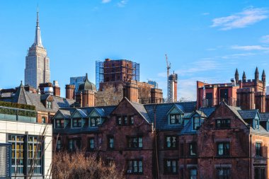High Line, Manhattan, New York, ABD 'de Empire State Binası ile sokak manzarası