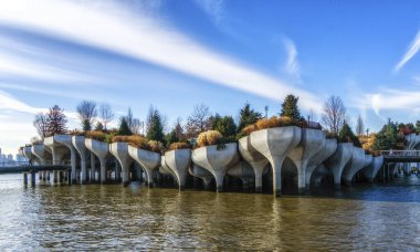 Little Island 'ın dış binası, New York' taki Hudson nehrinde yeni küçük bir park.