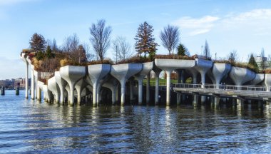 Little Island 'ın dış binası, New York' taki Hudson nehrinde yeni küçük bir park.