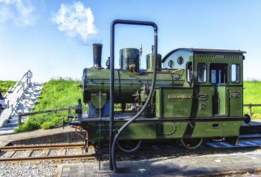 Medemblik, Hollanda - 24 Nisan 2023: Medemblik Heritage buharlı tren istasyonunda Hoorn-Medemblik vapuru müzesi