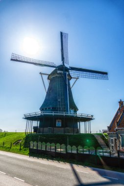 Çoban un değirmeni Westerdijk 'te, Medemblik' in yanında güzel bir kapı var. Hollanda 'da.