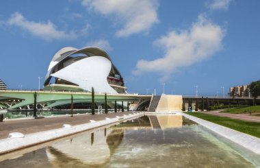Valencia, İspanya - 15 Temmuz 2018: Gündüzleri Sanat ve Bilim Şehri. Mimar Santiago Calatrava tarafından tasarlanmış görkemli ve heybetli bir alan..