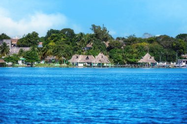 Laguna de Bacalar Lagoon Palapas Quintana roo 'da Maya Meksika' sında