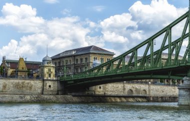 Macaristan 'ın Yeşil Özgürlük Köprüsü: Szabadsg Hd) Budin ve Pest bölgelerini birbirine bağlıyor. Budapeşte, Macaristan