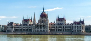 Parlement, Budapeşte kongre merkezi, Hongaria. Fotoğraf Tuna Nehri 'nden çekildi..