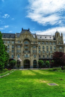 Gresham Sarayı Budapeşte, Macaristan 'daki Art Nouveau mimarisinin bir örneğidir.