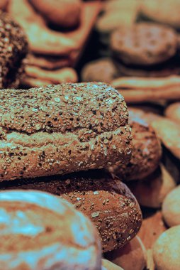 Gıda arka planında çeşitli ekmek çeşitleri var.