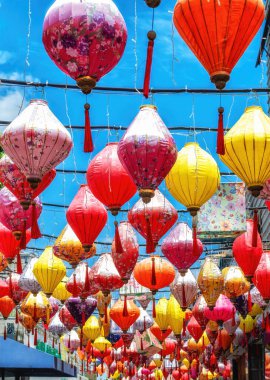 Çin, Şangay Bölgesi, Zhujiajiao antik su kasabası, Renkli Fenerler.