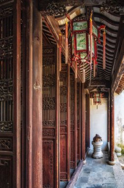 Kezhi Bahçesi, Şangay yakınlarında, doğu kanalı Zhujiajiao 'da bulunan antik bir Çin klasik bahçesi. Kasaba 1700 yılı aşkın bir geçmişe sahiptir ve Ming ve Qing hanedanı mimarisi ile ünlüdür..