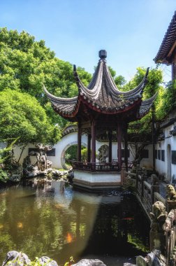 Kezhi Bahçesi, Şangay yakınlarında, doğu kanalı Zhujiajiao 'da bulunan antik bir Çin klasik bahçesi. Kasaba 1700 yılı aşkın bir geçmişe sahiptir ve Ming ve Qing hanedanı mimarisi ile ünlüdür..