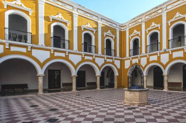 İspanyol Koloni avlusunu restore ettim. Meksika, Campeche 'deki İspanyol Koloni avlusu.