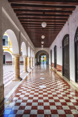İspanyol Koloni avlusunu restore ettim. Meksika, Campeche 'deki İspanyol Koloni avlusu.