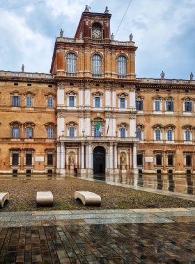 İtalyan Askeri Akademisi 'nin (Accademia Militare Italiana) Modena Dükalığı (Palazzo Ducale) evleri. Modena. Emilia-Romagna. İtalya
