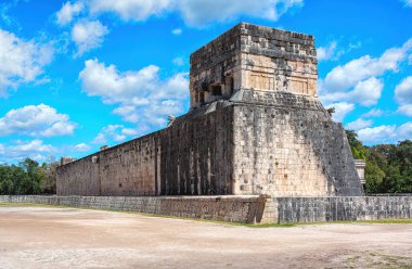 Chichen Itza, Meksika 'nın Yucatan Yarımadası' ndaki en büyük arkeolojik şehirdir. UNESCO Dünya Mirası Sitesi tarafından 1988 yılında Dünya Mirası statüsü verildi ve yakın zamanda Dünya 'nın Yeni Yedi Harikası arasına seçildi..
