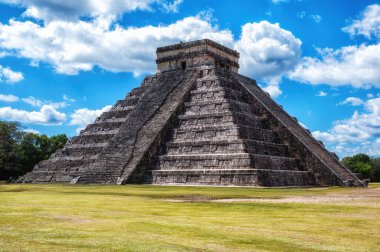 Maya tapınak Piramidi Tüylü yılan, - Chichen Itza, Yucatan, Meksika